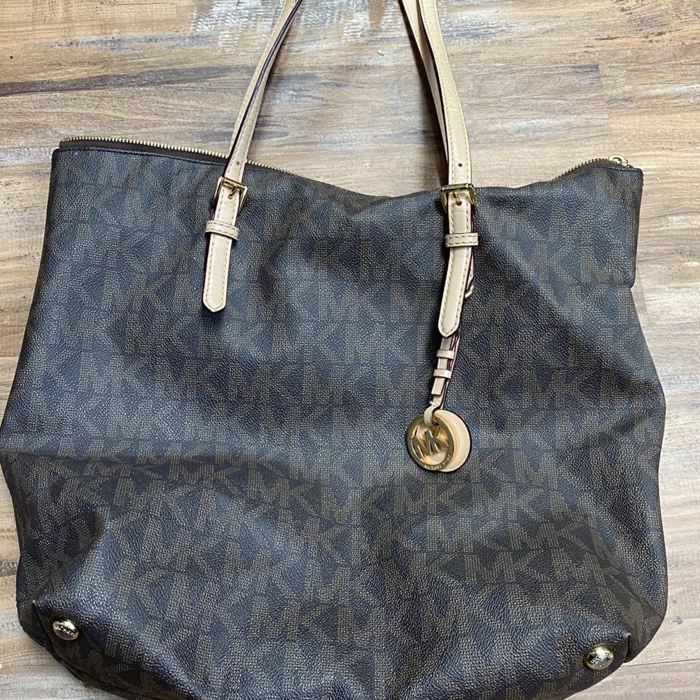MICHAEL KORS MONOGRAM BAG
